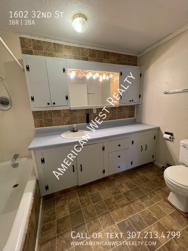 Building Photo - 1602 32nd St