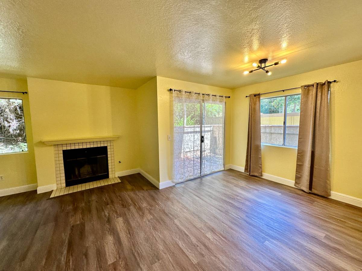 Building Photo - 11275 Avenida De Los Lobos