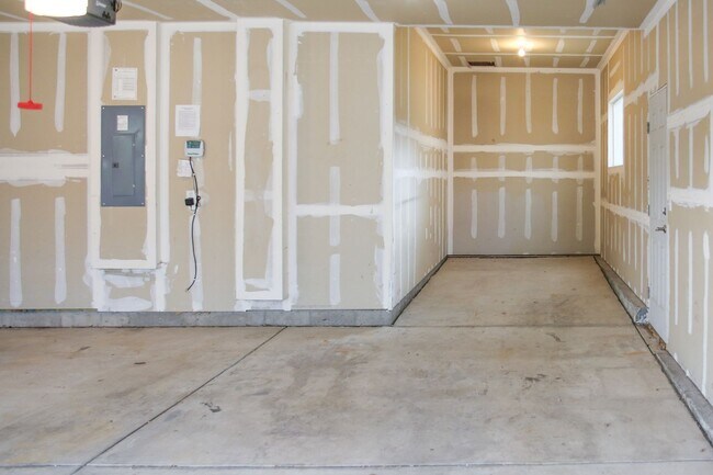 Building Photo - 1506 Dryland St