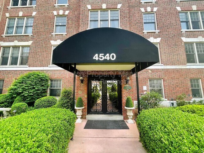 Building Photo - 4540 Lindell Blvd
