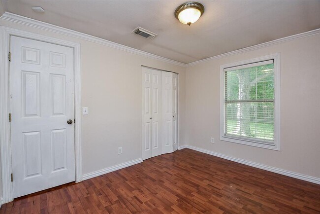 Building Photo - 1105 Avenue D