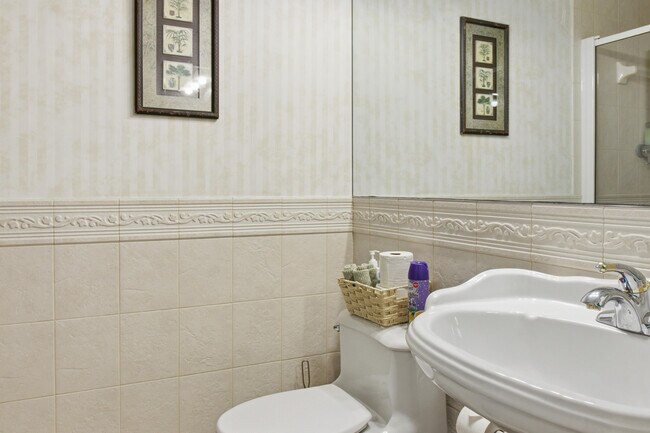 Building Photo - 1905 Meadow Ct