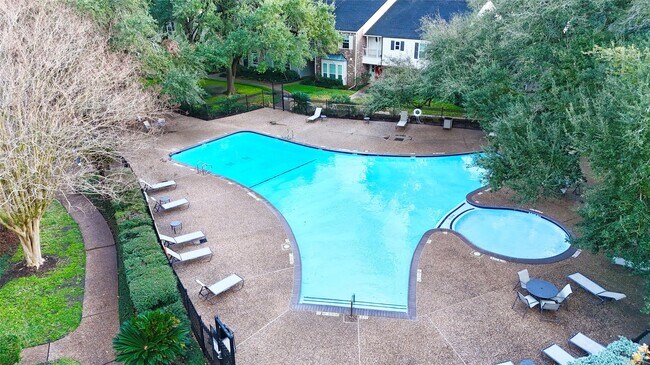 Building Photo - 12959 Trail Hollow Dr