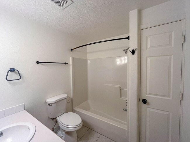 Building Photo - Charming SE Portland Home in a Central, Accessible Location