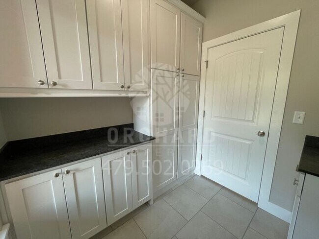 Building Photo - Bella Vista- Single-Family Home- Sought After Creekwood Plan