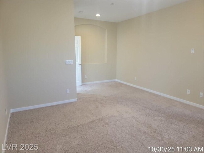 Building Photo - Lovely 2 Story Home!