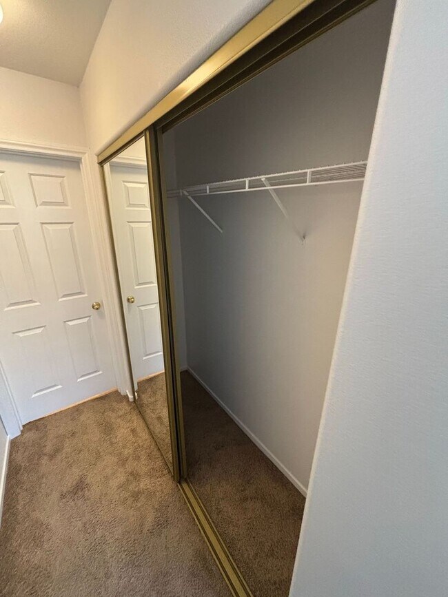 Building Photo - *GREAT TOWNHOME IN GATED "SILVERADO RANCH COMMUNITY!!"