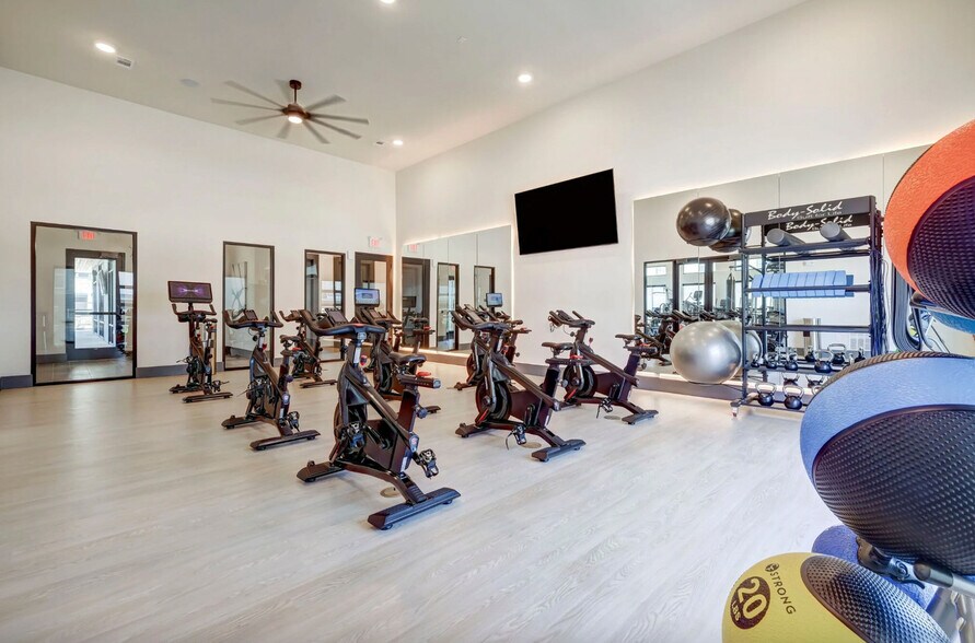 Building Photo - 5005 E Parmer Ln