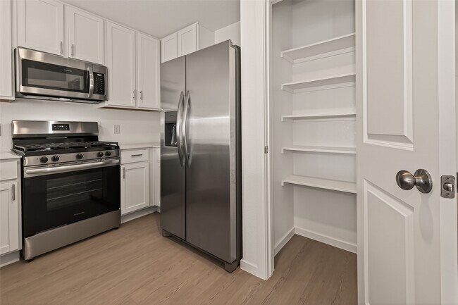 Building Photo - 6915 Lilac Vine Ln