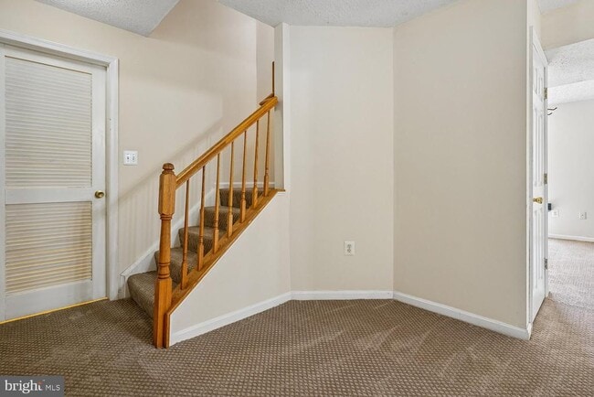 Building Photo - 14677 Cloverdale Rd