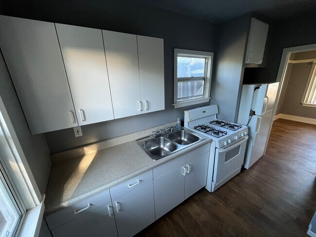 Building Photo - 8454-56 Lemon Ave