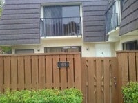Building Photo - 1619 16th Ct