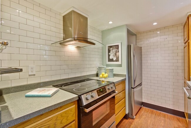 Building Photo - 5194 Makati Cir