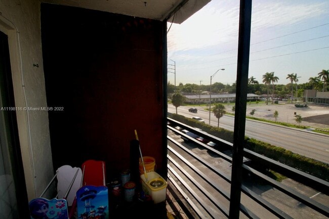 Building Photo - 13500 NE 3rd Ct