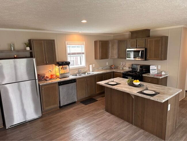 Building Photo - 330 Mosswood Ln