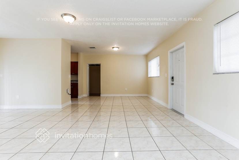 Building Photo - 330 NW 196th St