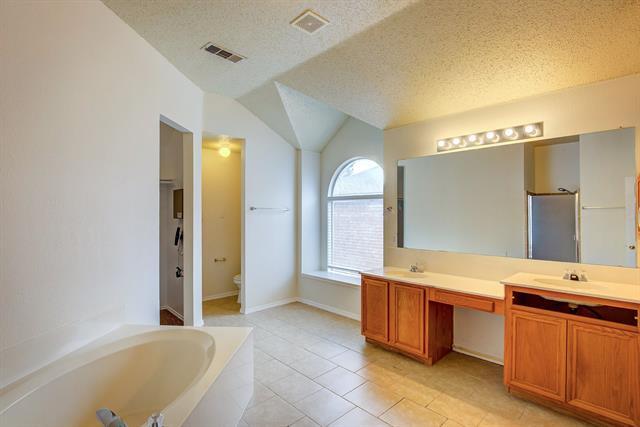 Building Photo - 4717 Woodhaven Ln