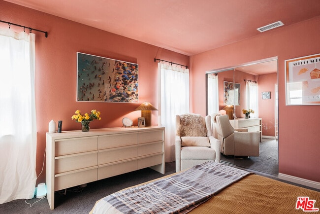 Building Photo - 1916 W 94th St