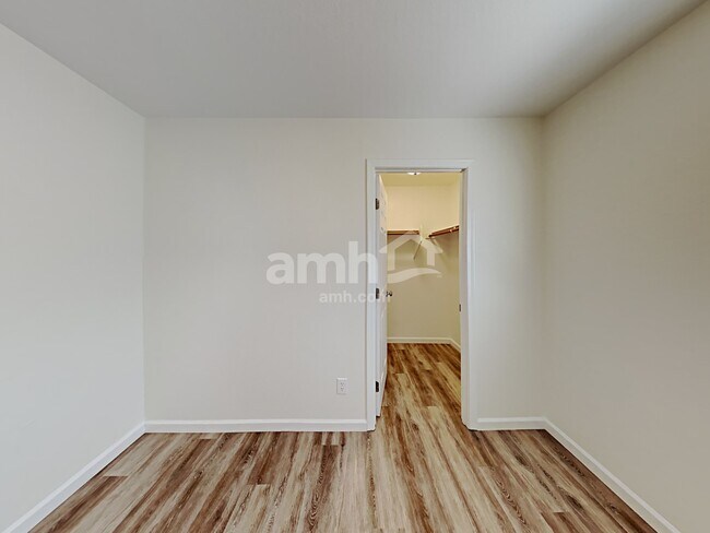 Building Photo - 3840 E Heather Ct