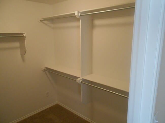 Building Photo - Half off first full month's rent! /Gorgeou...