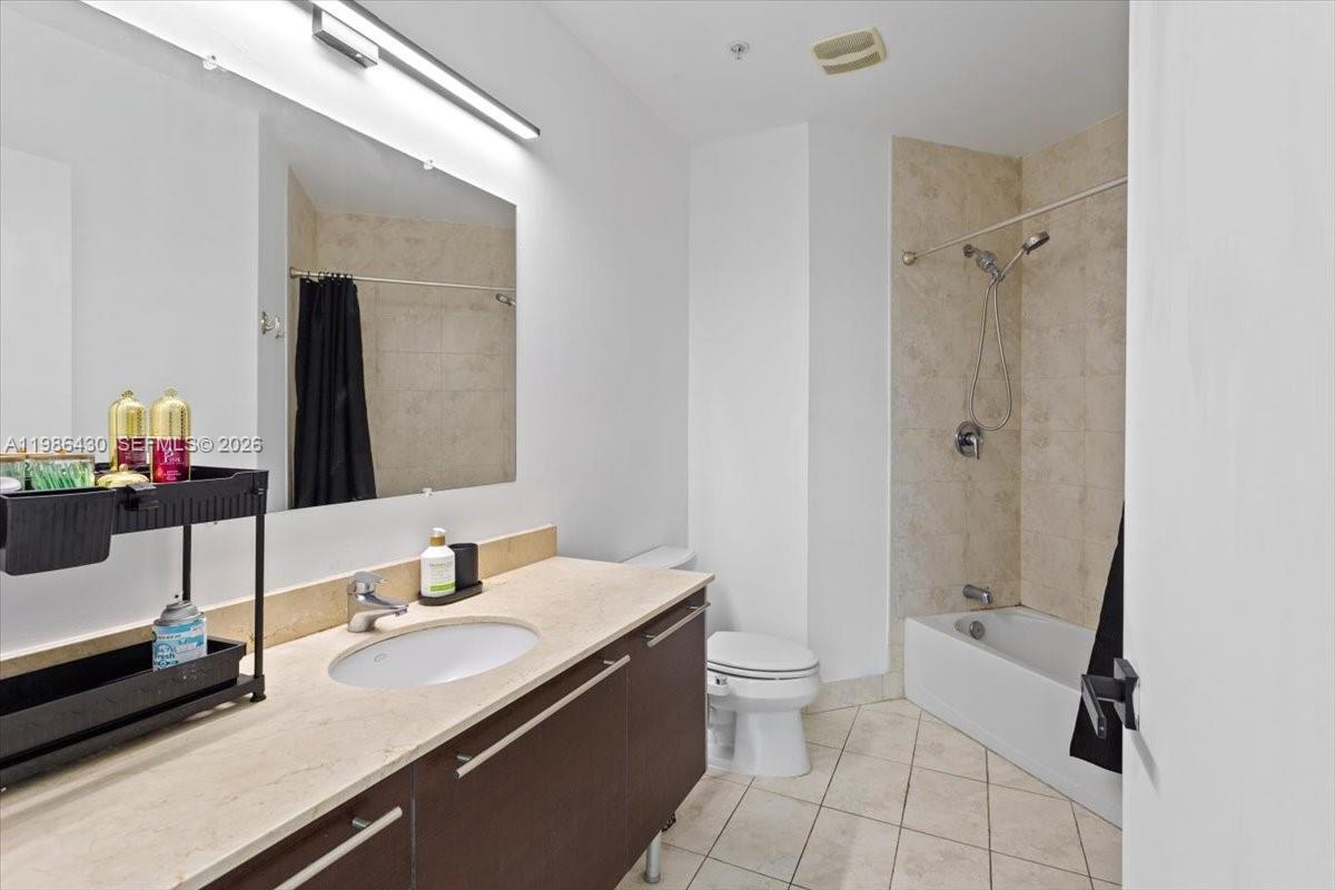 Building Photo - 1900 N Bayshore Dr