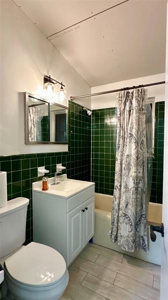 Building Photo - 3051 SW 13th Ct