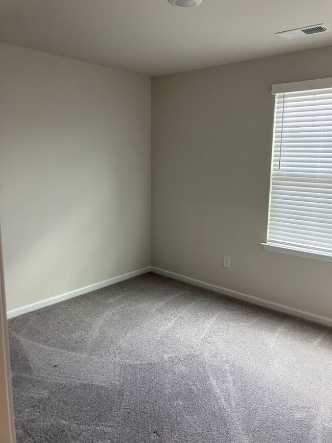 Building Photo - Beautiful Like new 3 bedroom Home in Gambi...