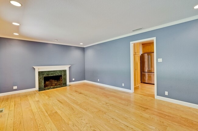 Building Photo - Excellent 3 Bedroom 2 Bath In A Great Neig...