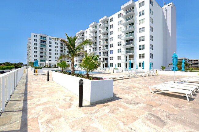 Building Photo - 3450 S Ocean Blvd