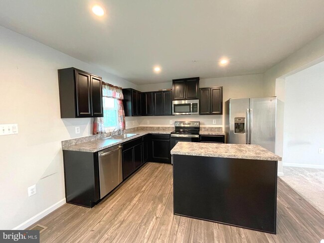 Building Photo - 46350 Sandbar Ln
