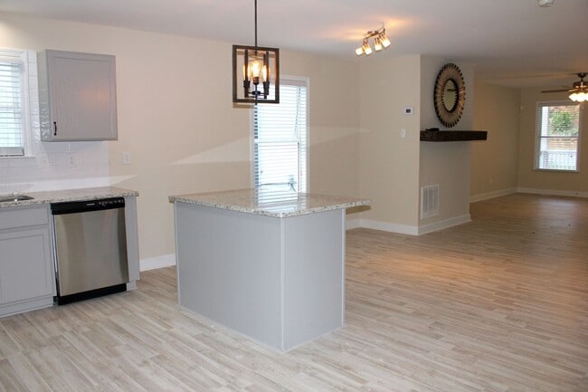 Building Photo - Discover Your Urban Sanctuary in the Heart of SW Atlanta