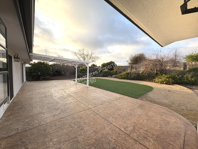 Building Photo - 4445 Via Santa Maria