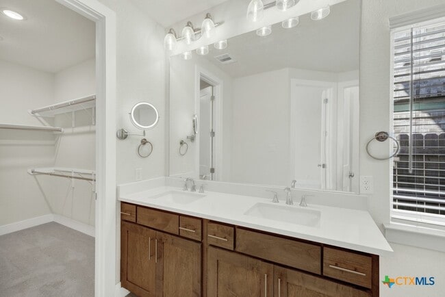 Building Photo - 1031 Lime Gruene