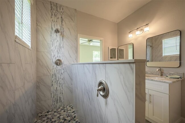 Building Photo - 6227 Blue Runner Ct