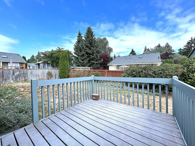 Building Photo - 3 bedroom Rambler in Browns point