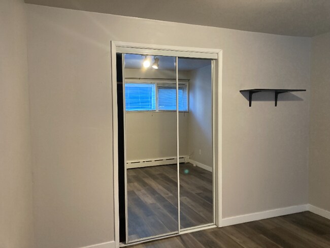 Building Photo - 4742 22nd Ave NE