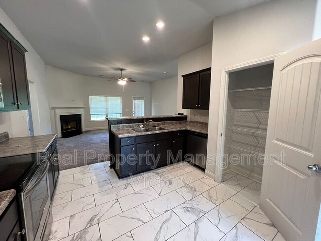 Building Photo - 1010 Brookhaven Dr