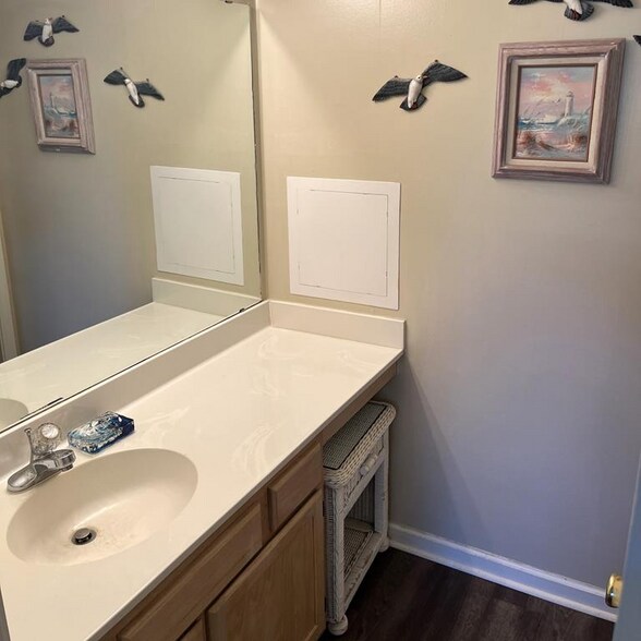 Building Photo - 537 White River Dr