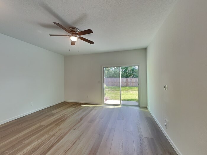 Building Photo - 626 Holly Lks Dr