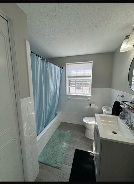 Building Photo - 149 Lake Shore Rd