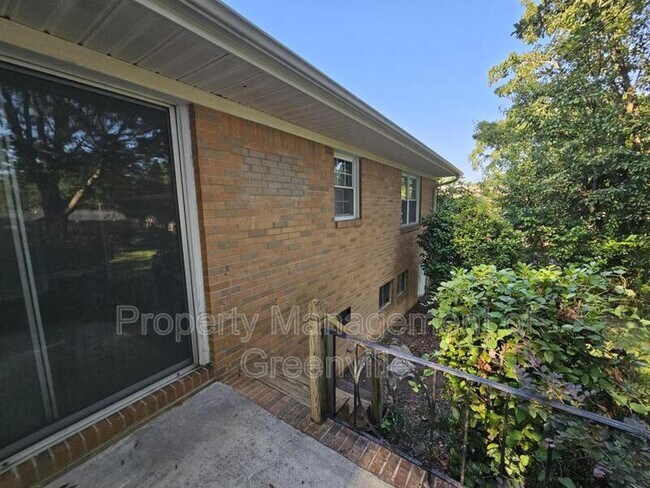 Building Photo - 9 Clingstone Dr