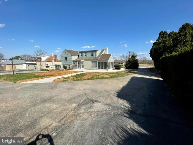 Building Photo - 241 Fort Loudon Rd