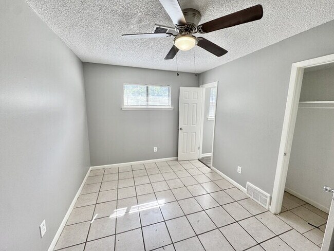 Building Photo - 5168 Corkwood Dr