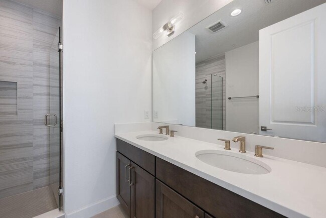 Building Photo - 2329 Brix St