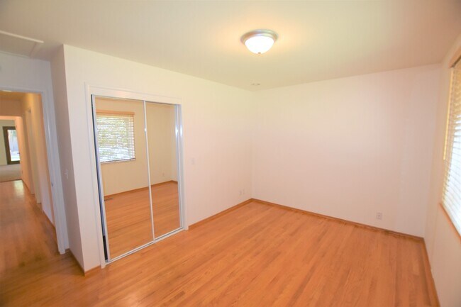 Building Photo - Beautiful 1,396 square foot home situated ...