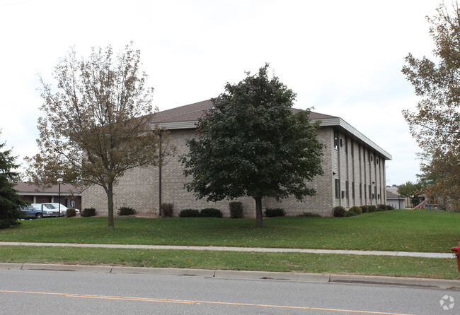 Building Photo - Schoolview Square