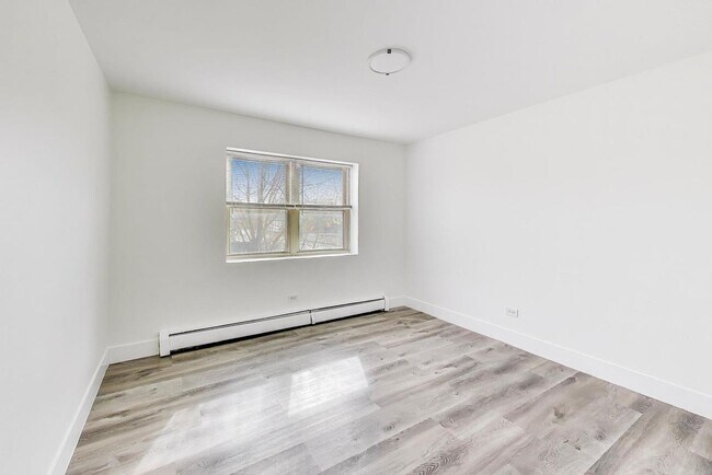 Building Photo - 7250 N Western Ave