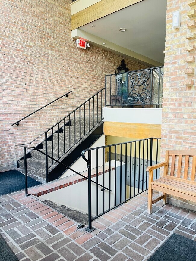 Building Photo - 600 W Russell St