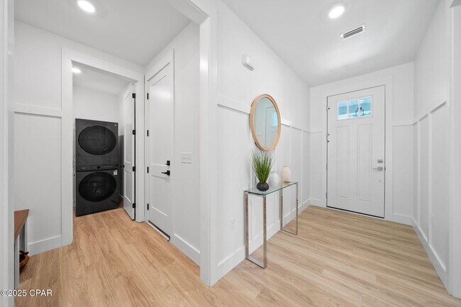 Building Photo - 145 Manistee Dr