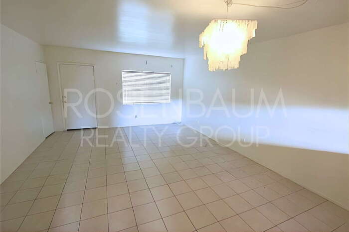 Building Photo - 1326 N Miller Rd